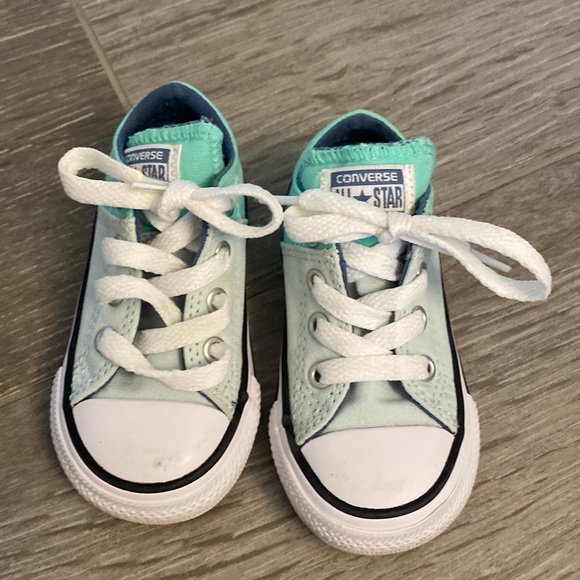 Converse sneakers size 5 - Picture 1 of 2